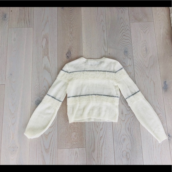 Free Generation sweater - Picture 2 of 2